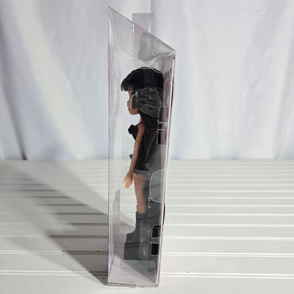 NEW Bratz x Kylie Jenner Day Fashion Doll with Accessories and Poster Toy - Picture 2 of 6